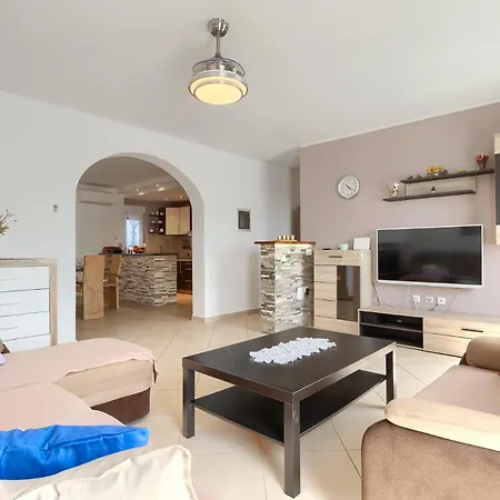 L&v Apartment *