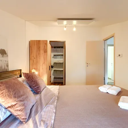 Apartment L&v *